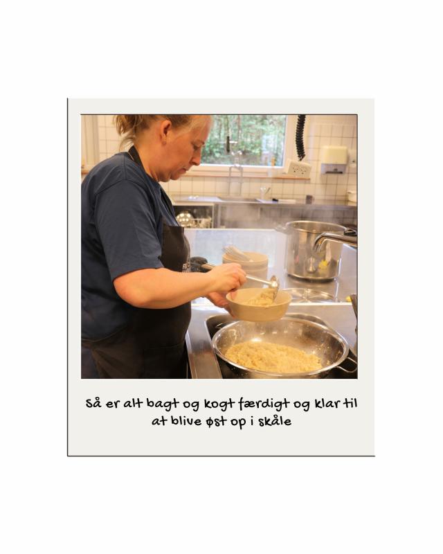 Hedi i køkkenet