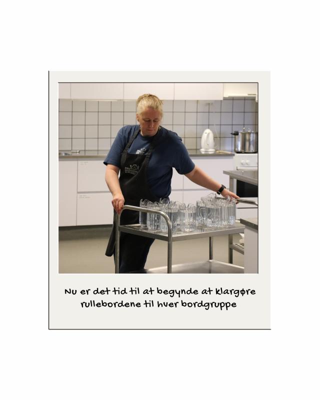 Hedi i køkkenet