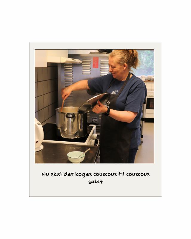 Hedi i køkkenet